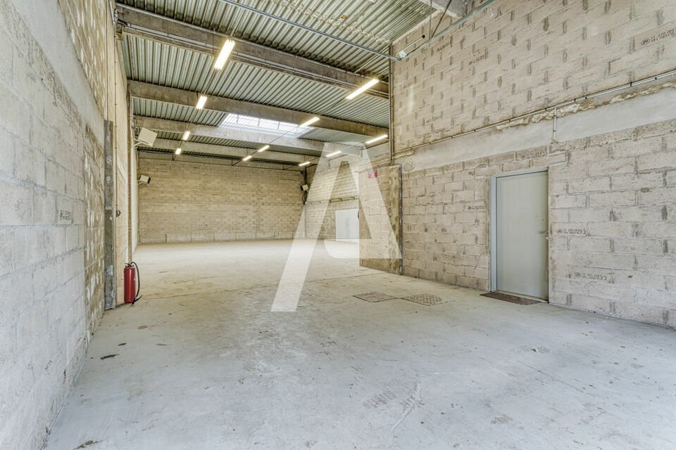 2 Rue De La Noue Guimante, Saint-Thibault-des-Vignes for lease Interior Photo- Image 1 of 5