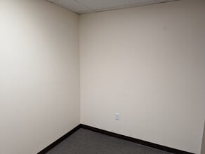 801 W Bay Dr, Largo, FL à louer Photo intérieure- Image 2 de 11