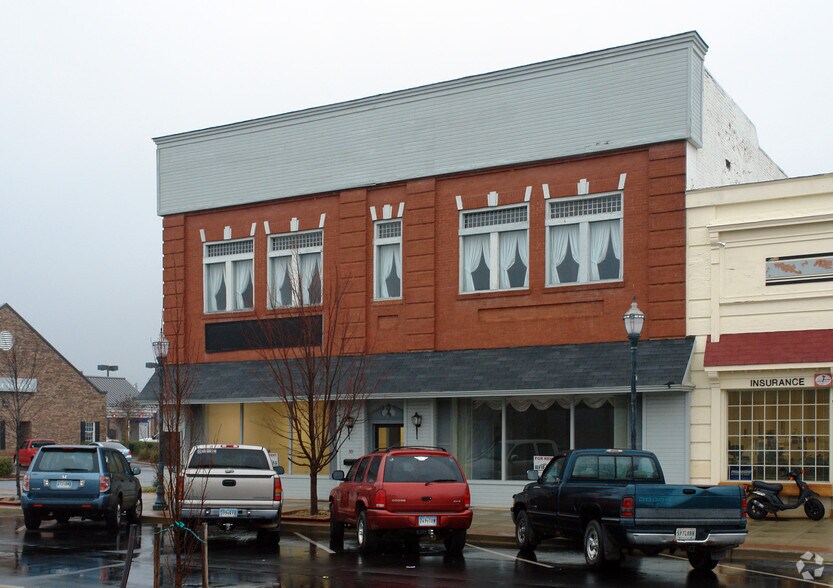319-321 Main St, Seneca, SC à louer - Photo du bâtiment - Image 3 de 3