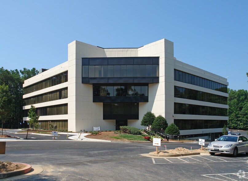 5730 Glenridge Dr NE, Atlanta, GA à louer - Photo du bâtiment - Image 3 de 5