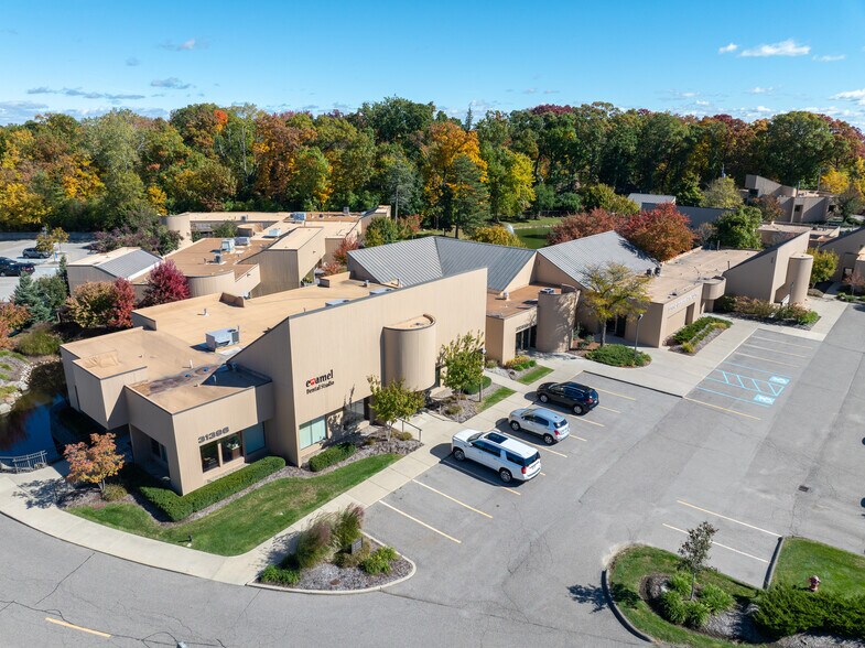 31390-31396 Northwestern Hwy, Farmington Hills, MI à louer - Photo du bâtiment - Image 3 de 4