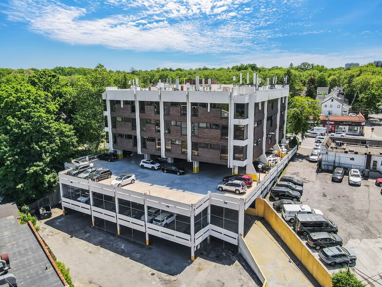 107 Northern Blvd, Great Neck, NY for sale - Aerial - Image 3 of 10