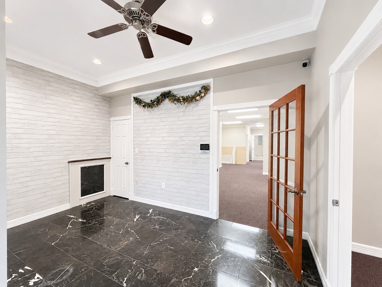 3016 E Villa Maria Rd, Bryan, TX à vendre - Photo du bâtiment - Image 2 de 26