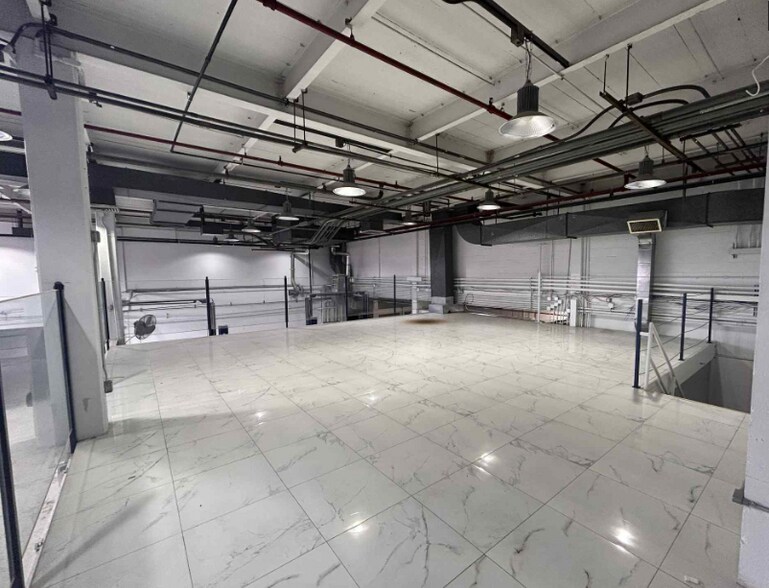 33-20 55th St, Woodside, NY à louer - Photo du bâtiment - Image 3 de 7