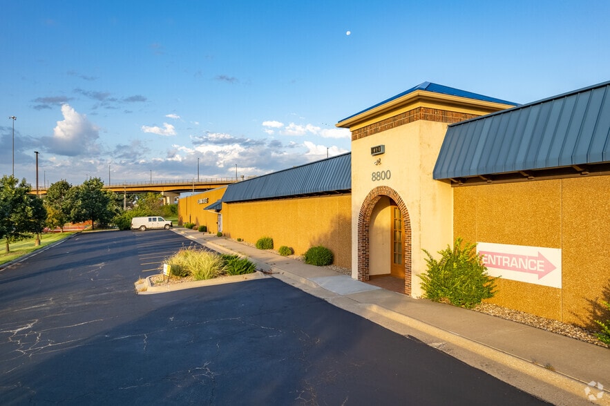 8800-8850 Marshall Dr, Lenexa, KS à louer - Photo du bâtiment - Image 2 de 4