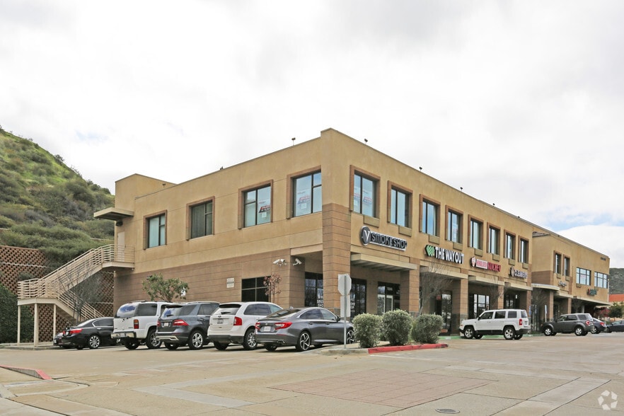 28040 Bouquet Canyon Rd, Saugus, CA for lease - Building Photo - Image 3 of 3