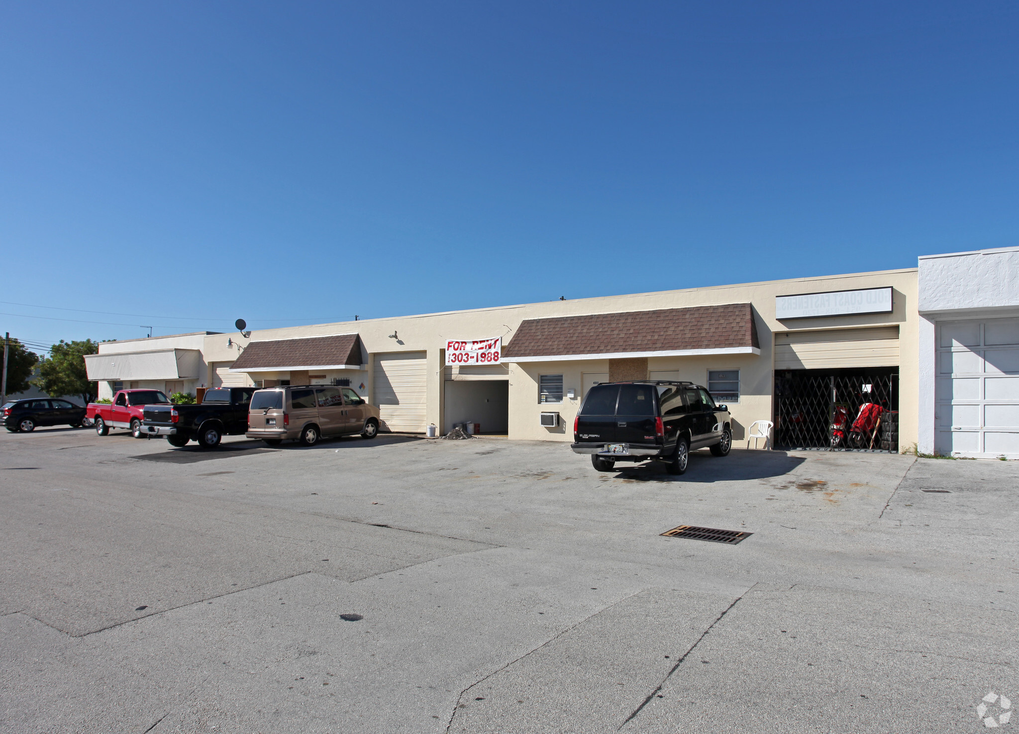 4807-4813 NE 11th Ave, Oakland Park, FL for lease Primary Photo- Image 1 of 4