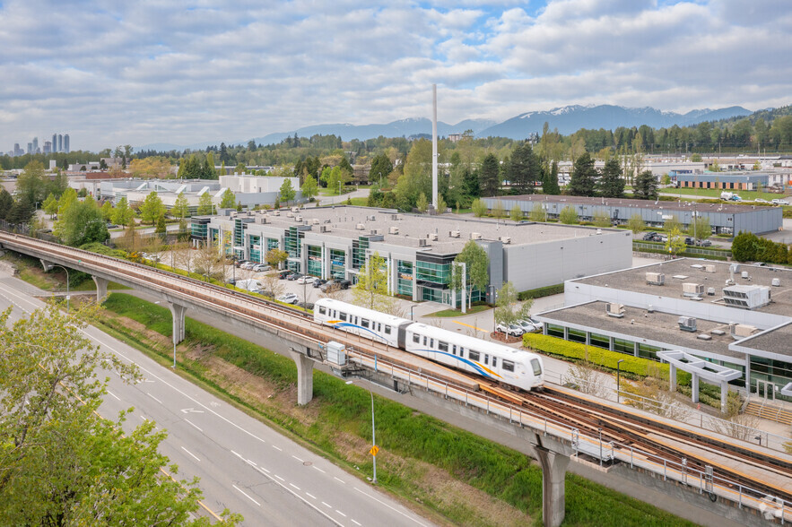 8061 Lougheed Hwy, Burnaby, BC à louer - Photo du bâtiment - Image 2 de 5