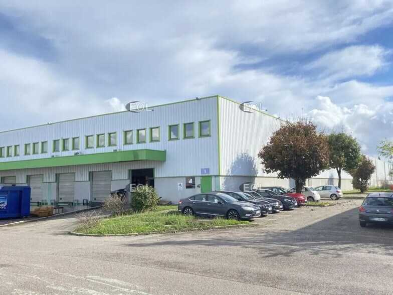 Industrial in Genas for lease - Building Photo - Image 1 of 25