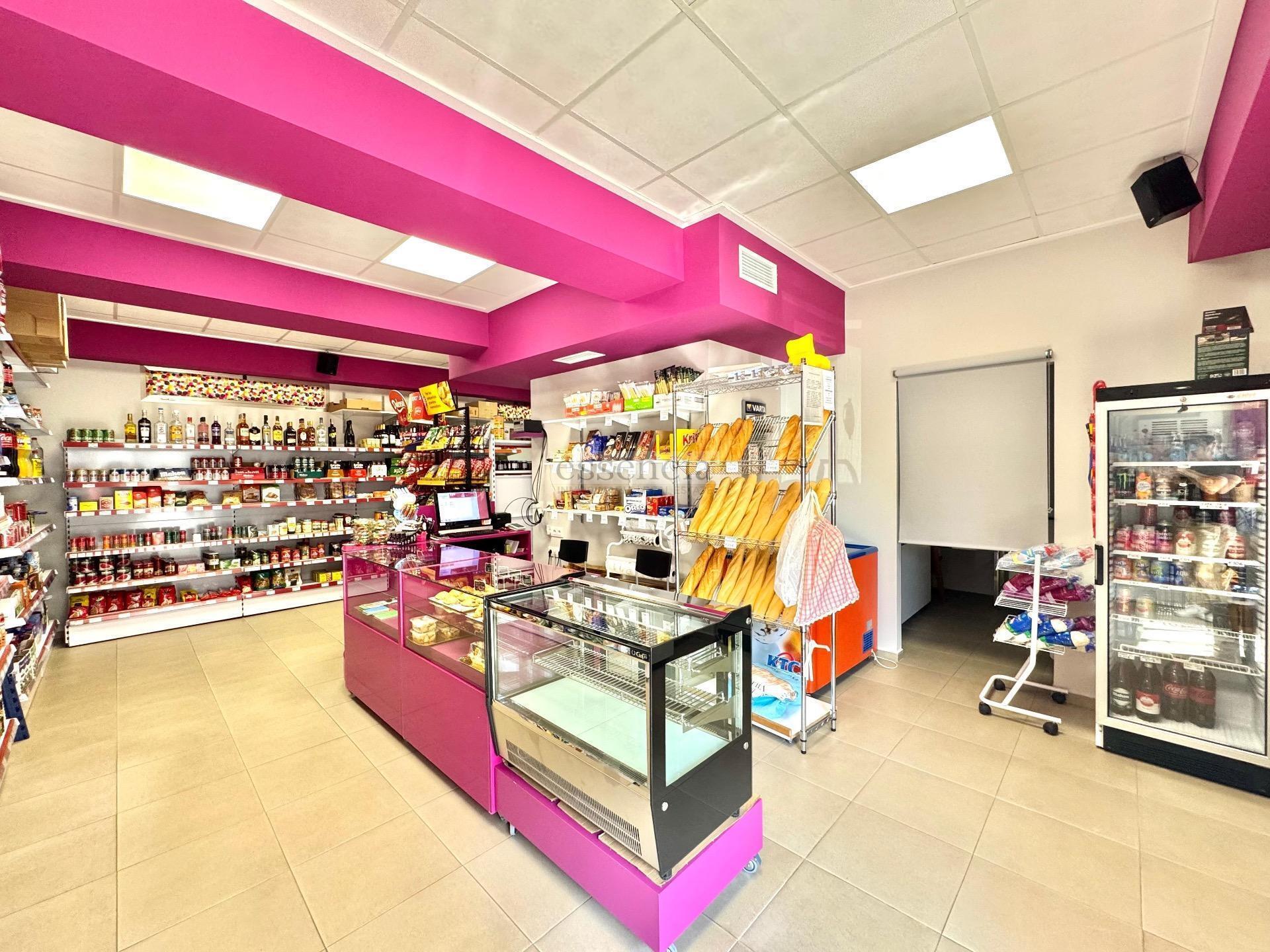 Retail in Piles for sale Building Photo- Image 1 of 15