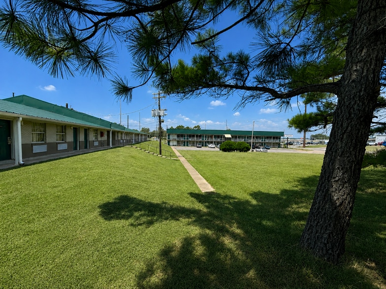 1004 US Highway 51 Byp W, Dyersburg, TN à vendre - Photo du bâtiment - Image 3 de 8