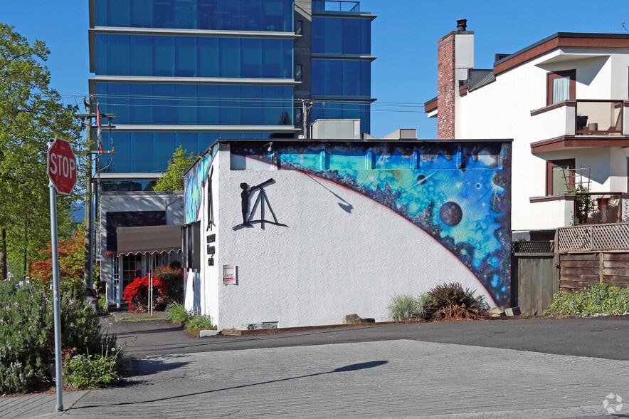 2578 Burrard St, Vancouver, BC for lease - Building Photo - Image 2 of 3