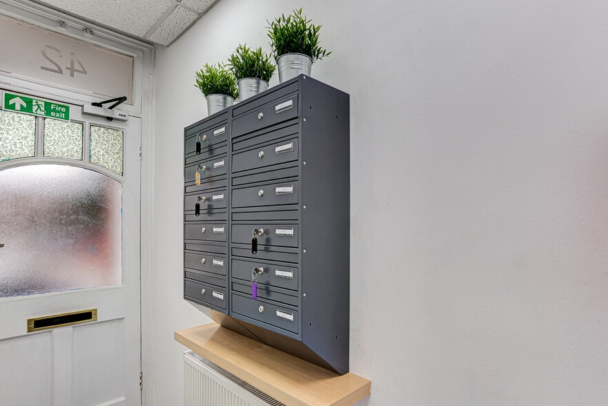 42 Watling St, Radlett à louer - Photo du bâtiment - Image 2 de 7