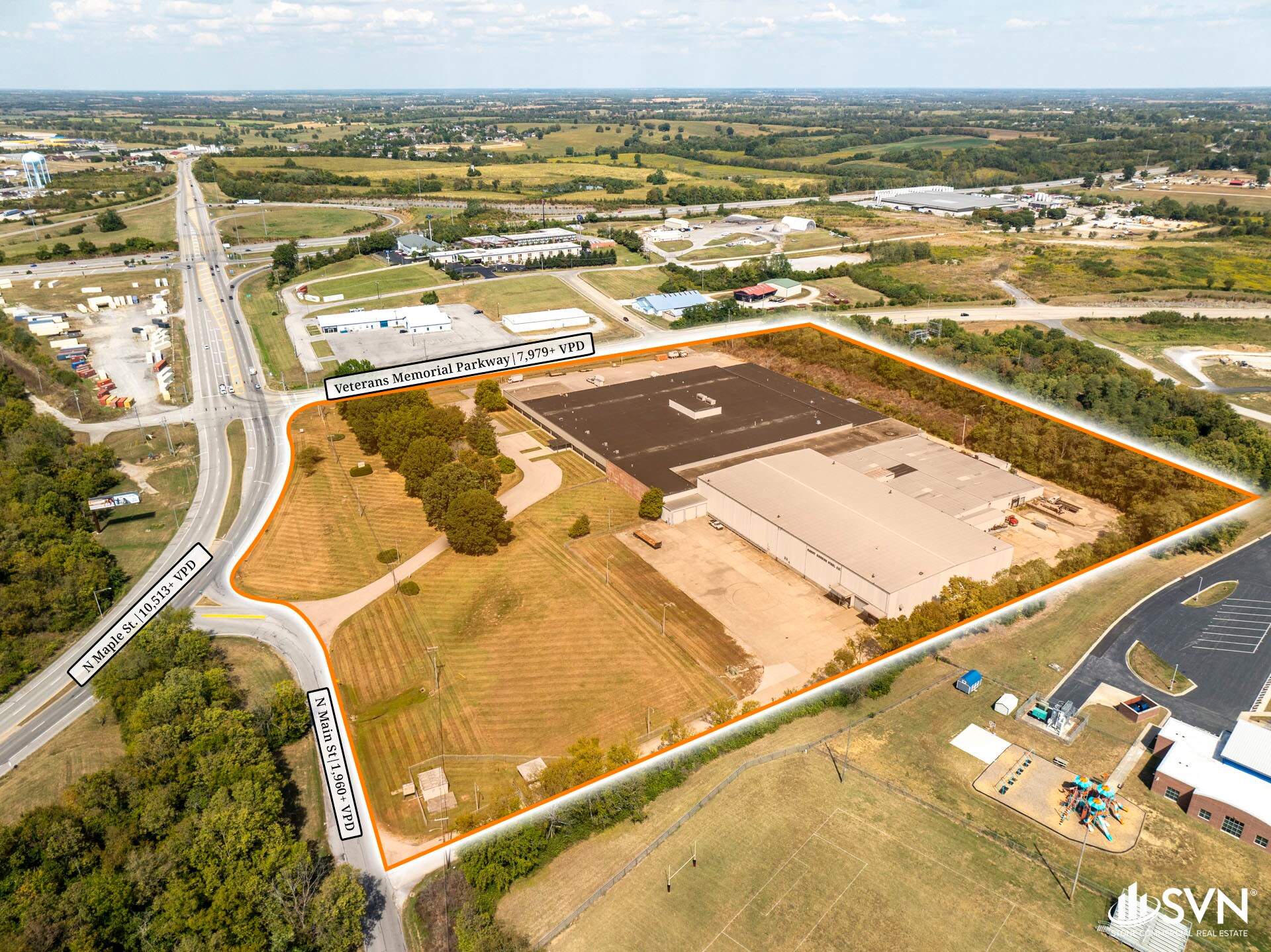 695 N Main St, Winchester, KY à louer Photo du bâtiment- Image 1 de 21