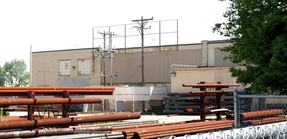 1040 9th Ave, Grafton, WI à vendre - Photo du bâtiment - Image 3 de 4