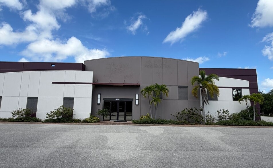 11600 Adelmo Ln, Fort Myers, FL for lease - Building Photo - Image 1 of 8