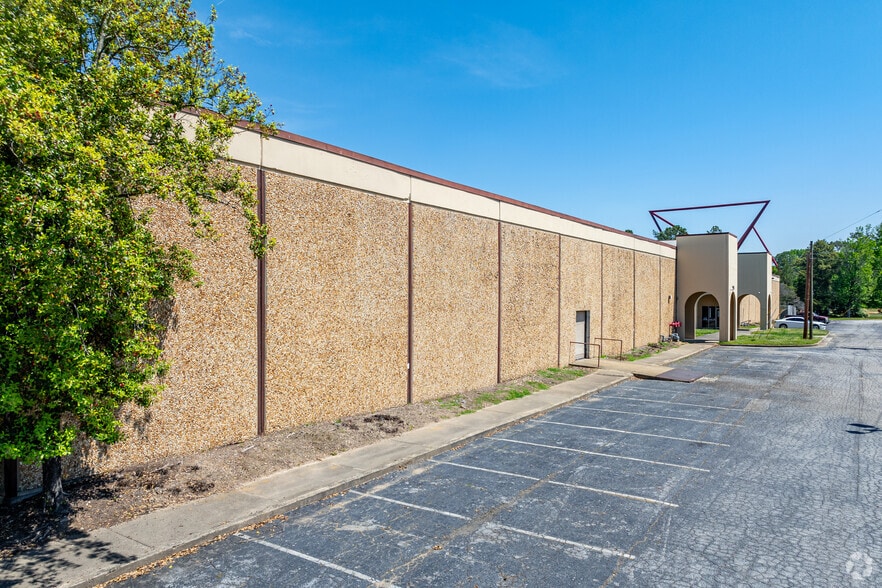 5255 Fulton Industrial Blvd SW, Atlanta, GA for sale - Building Photo - Image 2 of 10