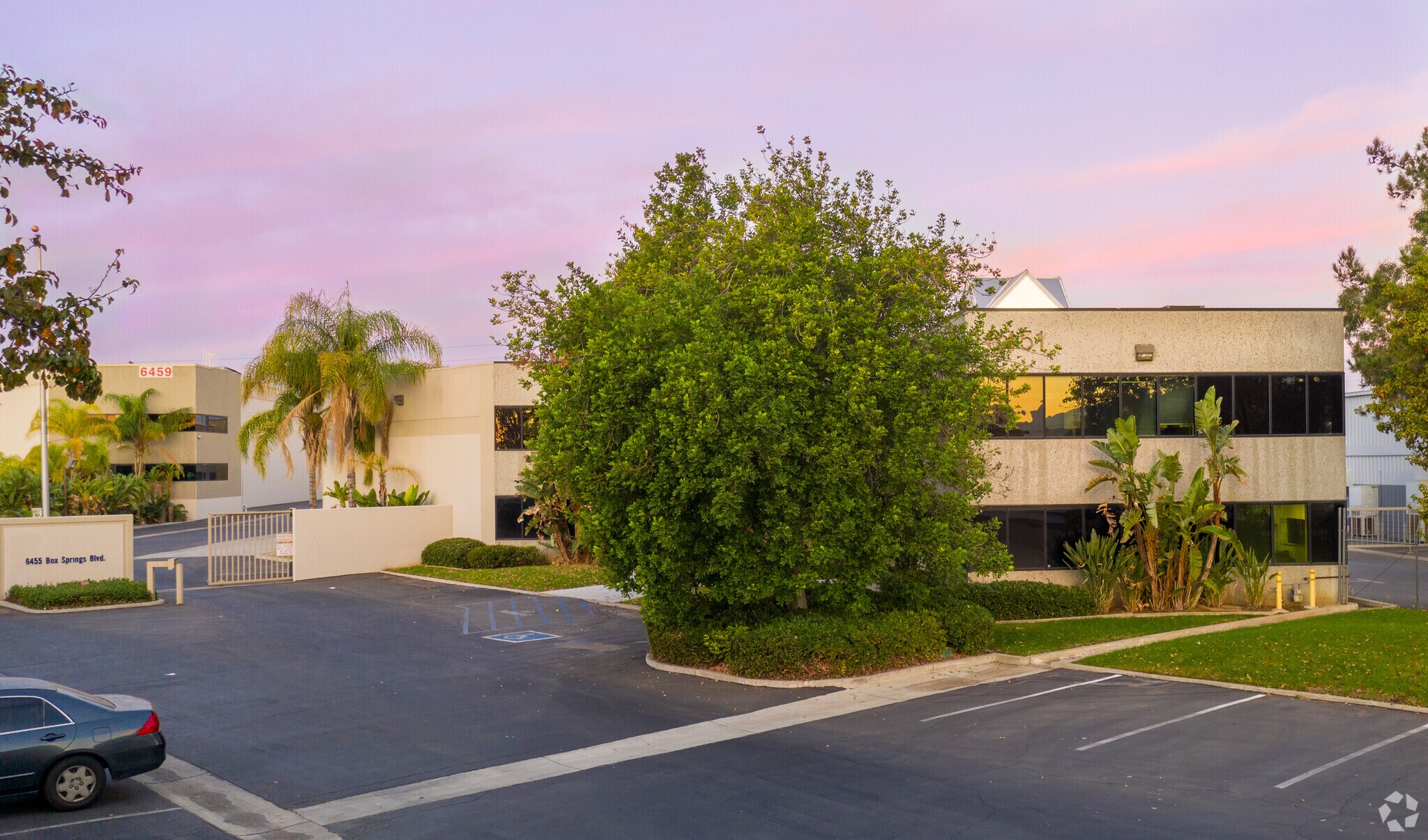 6455 Box Springs Blvd, Riverside, CA à vendre Photo principale- Image 1 de 33