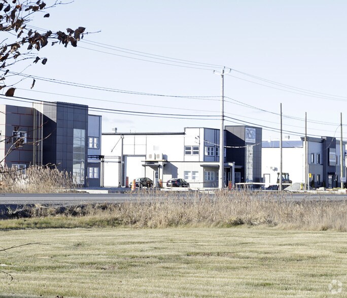 1352 Boul Lionel-Boulet, Varennes, QC for sale - Building Photo - Image 2 of 7