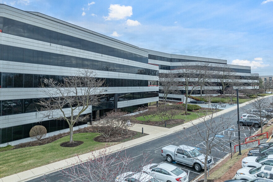550-650 Warrenville Rd, Lisle, IL for lease - Building Photo - Image 3 of 7