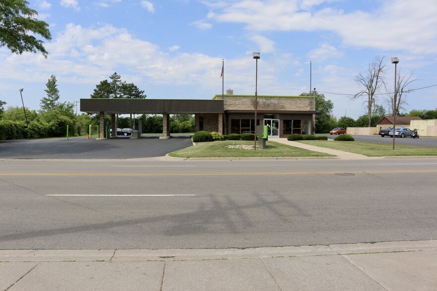 2815 E Genesee Ave, Saginaw, MI à louer - Photo du bâtiment - Image 1 de 15