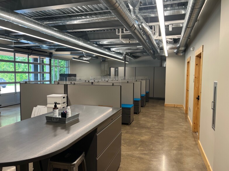 8066 E Fulton St, Ada, MI à louer - Photo intérieure - Image 2 de 5