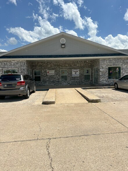 19788 Sackett Ln, Waynesville, MO for sale - Primary Photo - Image 1 of 45