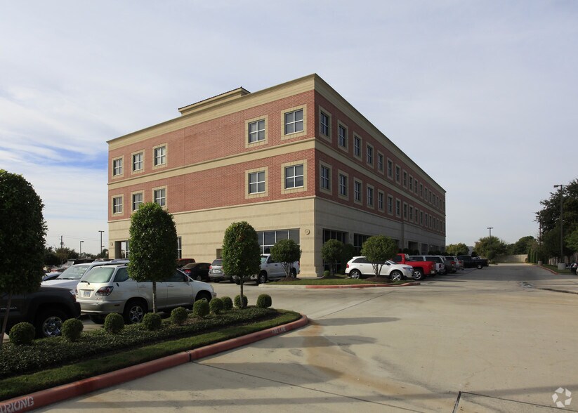 4949 Fairmont Pky, Pasadena, TX for lease - Building Photo - Image 3 of 5