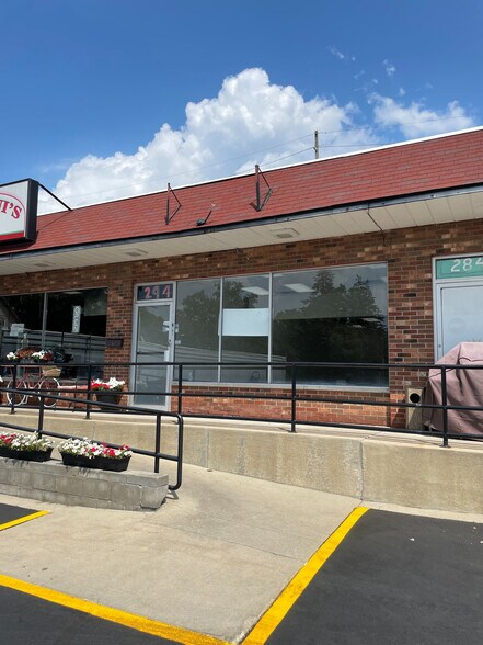 264-304 N Lafayette St S, South Lyon, MI à louer - Photo du bâtiment - Image 2 de 4