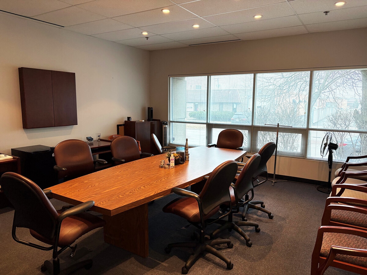 620-630 Estes Ave, Schaumburg, IL 60193 - Unit 620 - - Interior Photo - Image 2 of 9