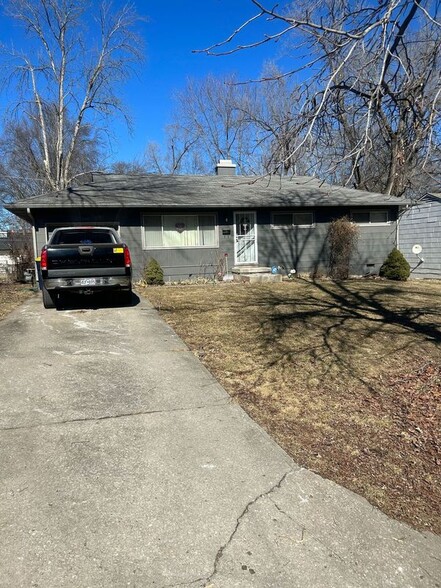 7406 E 112th St, Kansas City, MO for sale - Primary Photo - Image 1 of 1