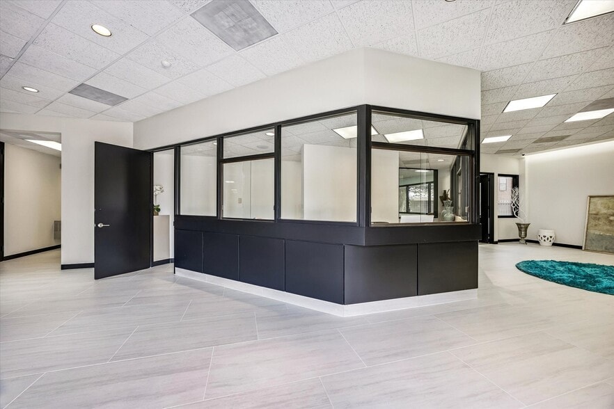 4625 Lillian St, Houston, TX for lease - Building Photo - Image 2 of 15