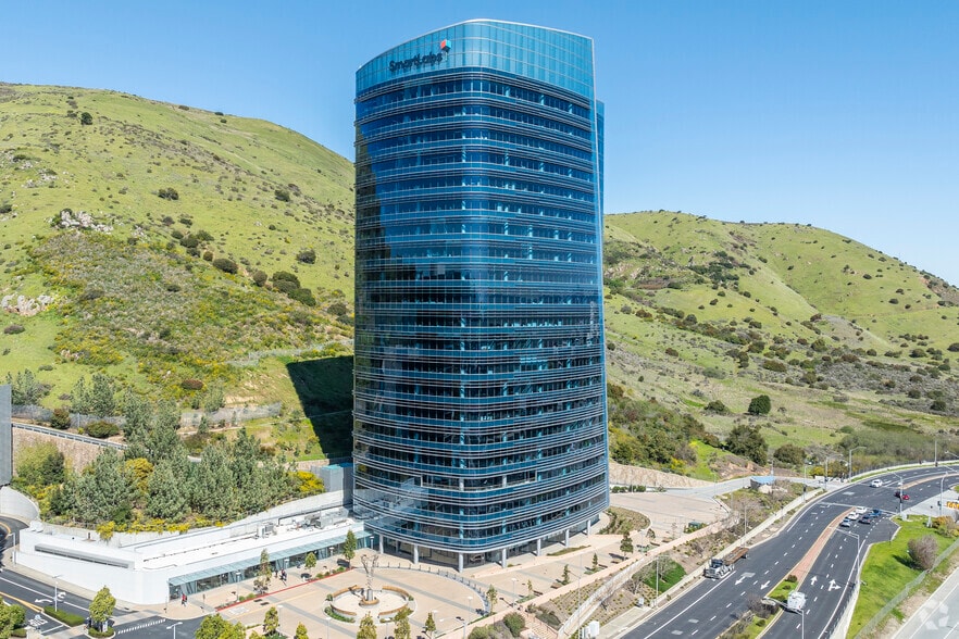Two Tower Pl, South San Francisco, CA for lease - Primary Photo - Image 1 of 15