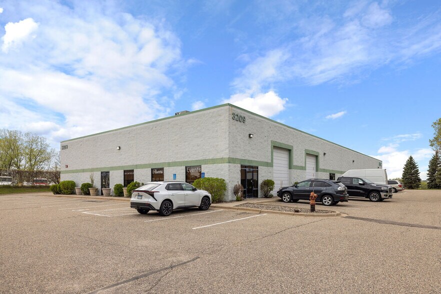 3209 Terminal Dr, Eagan, MN à vendre - Photo du bâtiment - Image 3 de 14