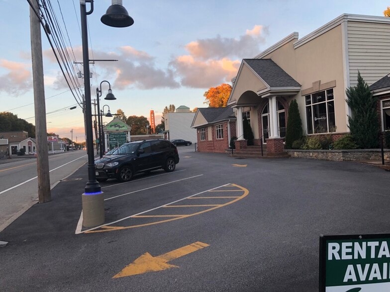800 Oaklawn Ave, Cranston, RI for lease - Building Photo - Image 2 of 11