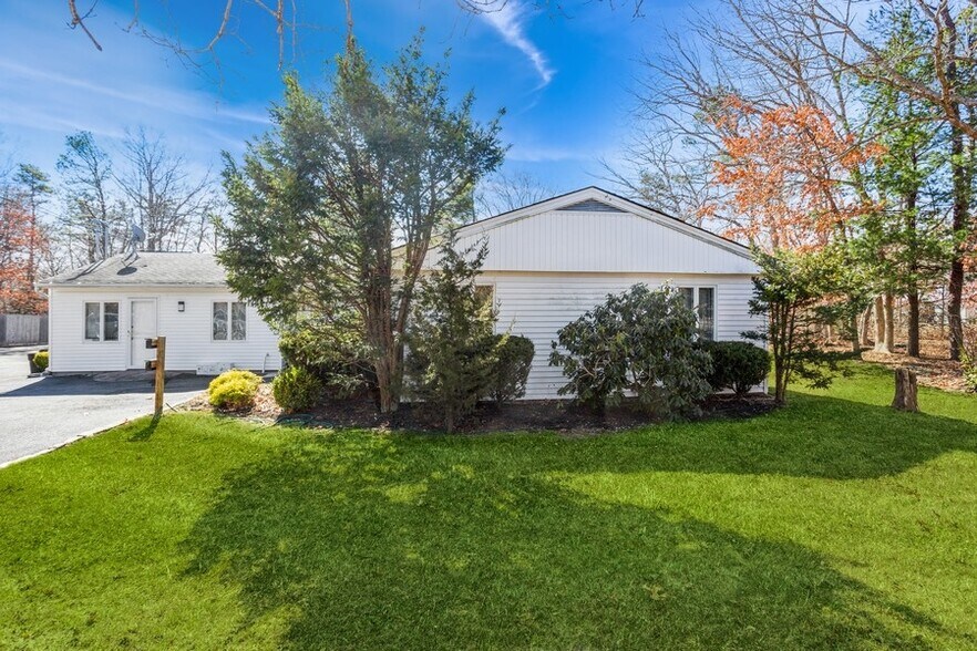 626 Canal Rd, Mount Sinai, NY for lease - Primary Photo - Image 1 of 24