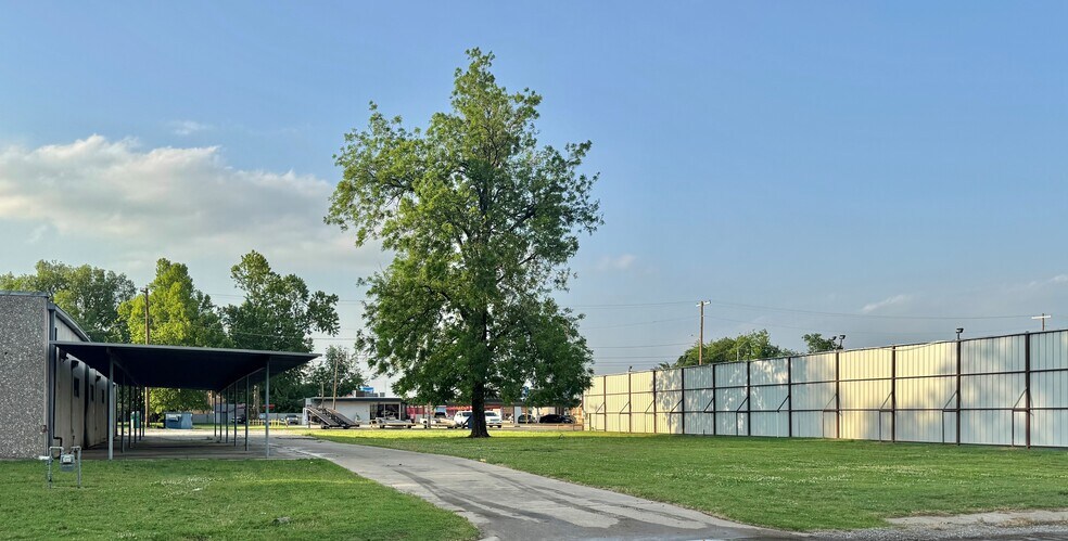 420 W Dakota Ave, Chickasha, OK à vendre - Photo du bâtiment - Image 3 de 16