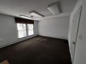 328 E Broad St, Statesville, NC for lease Building Photo- Image 2 of 4