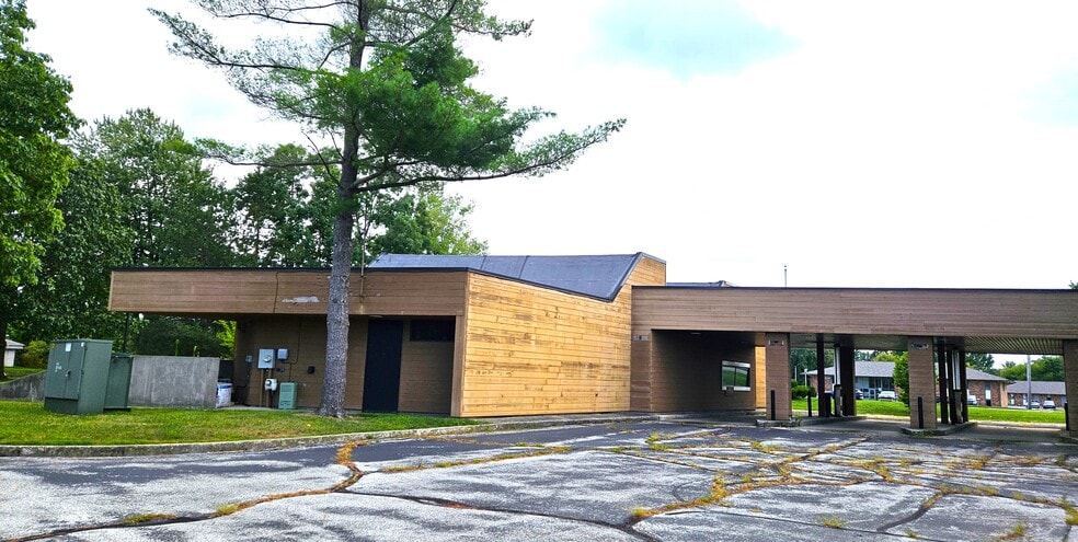 5610 Gratiot Rd, Saginaw, MI for sale - Building Photo - Image 2 of 16