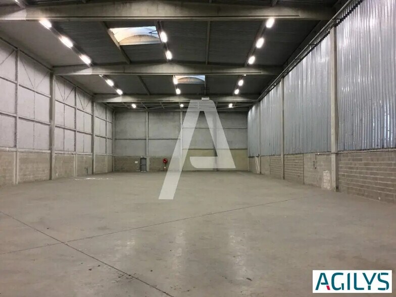 Industriel dans Combs-la-Ville à louer - Photo intérieure - Image 1 de 7