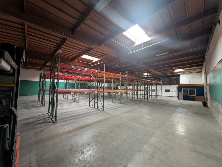 1521 W Pomona Rd, Corona, CA for lease - Building Photo - Image 2 of 5
