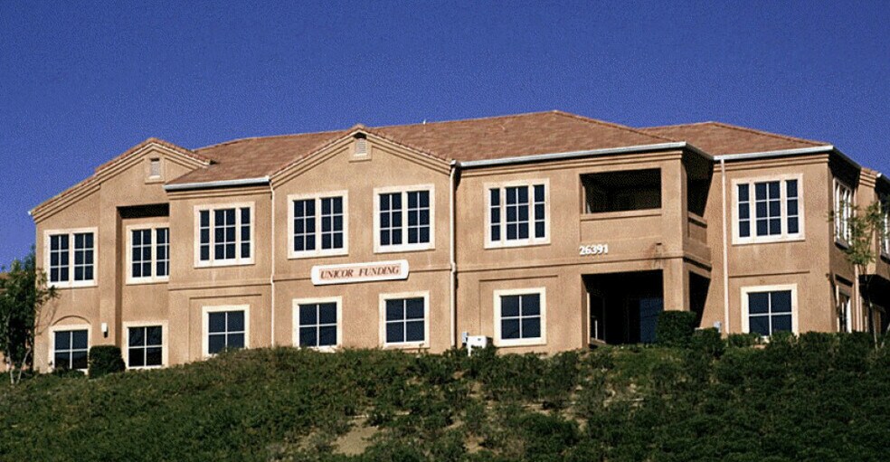 26391 Crown Valley Pky, Mission Viejo, CA à louer - Photo du bâtiment - Image 2 de 22