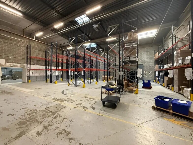 Industriel dans Villejust à louer - Photo du bâtiment - Image 3 de 5