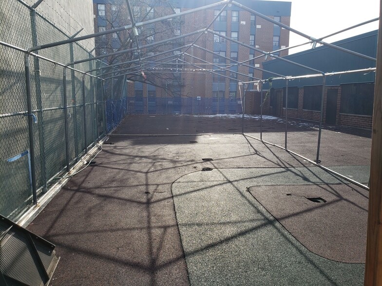 275 Marcus Garvey Blvd, Brooklyn, NY for lease - Building Photo - Image 3 of 4