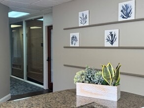 2810 E Oakland Park Blvd, Fort Lauderdale, FL à louer Photo intérieure- Image 1 de 10
