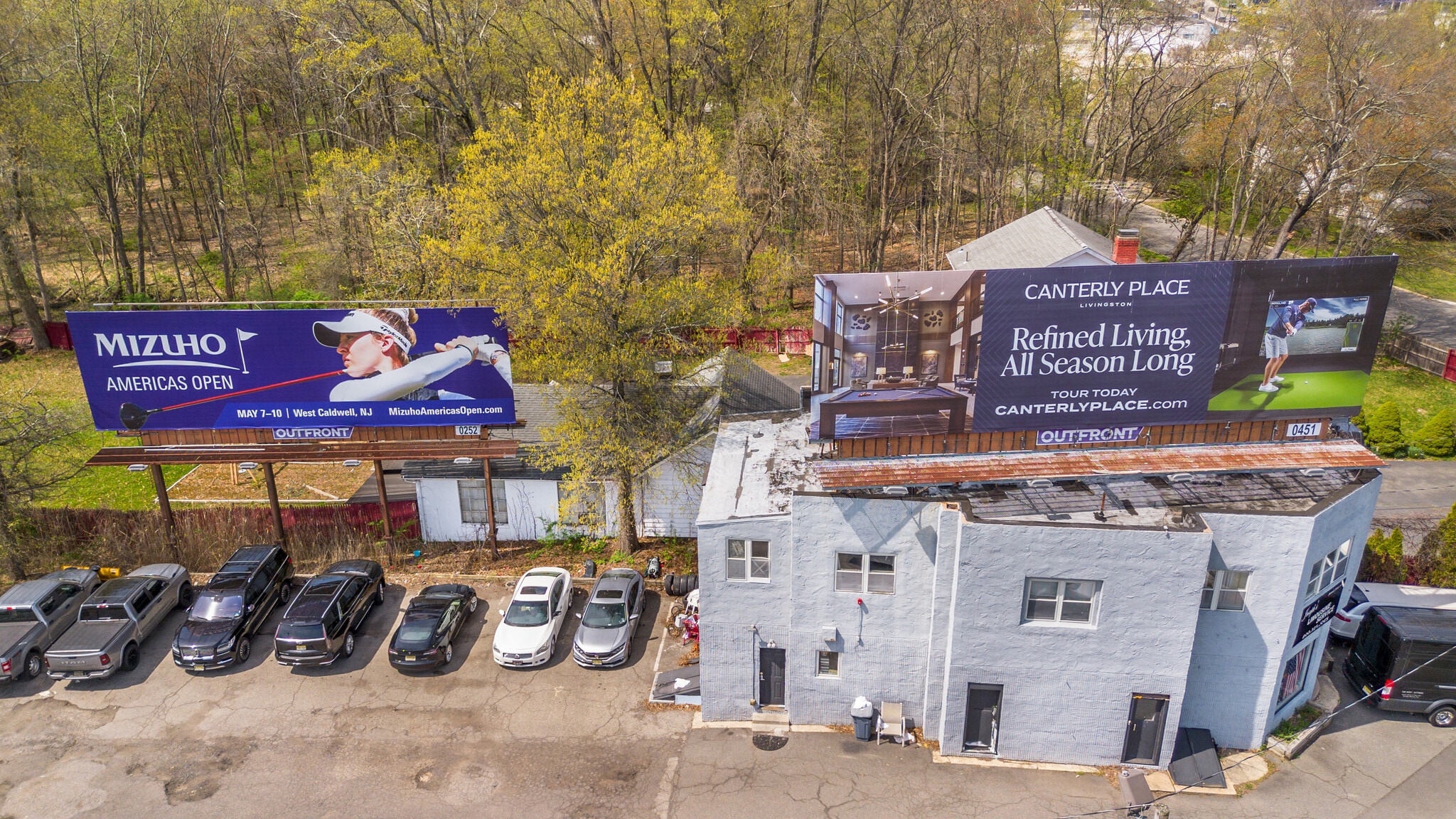 Livingston Circle Portfolio Investment portefeuille de 3 propriétés à vendre sur LoopNet.ca Photo principale- Image 1 de 10