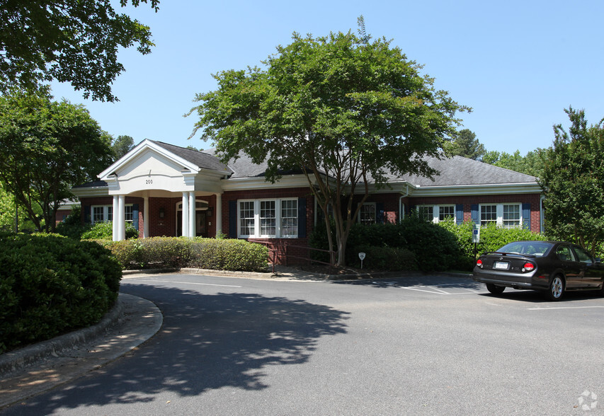 200 Commonwealth Ct, Cary, NC for lease - Primary Photo - Image 1 of 8