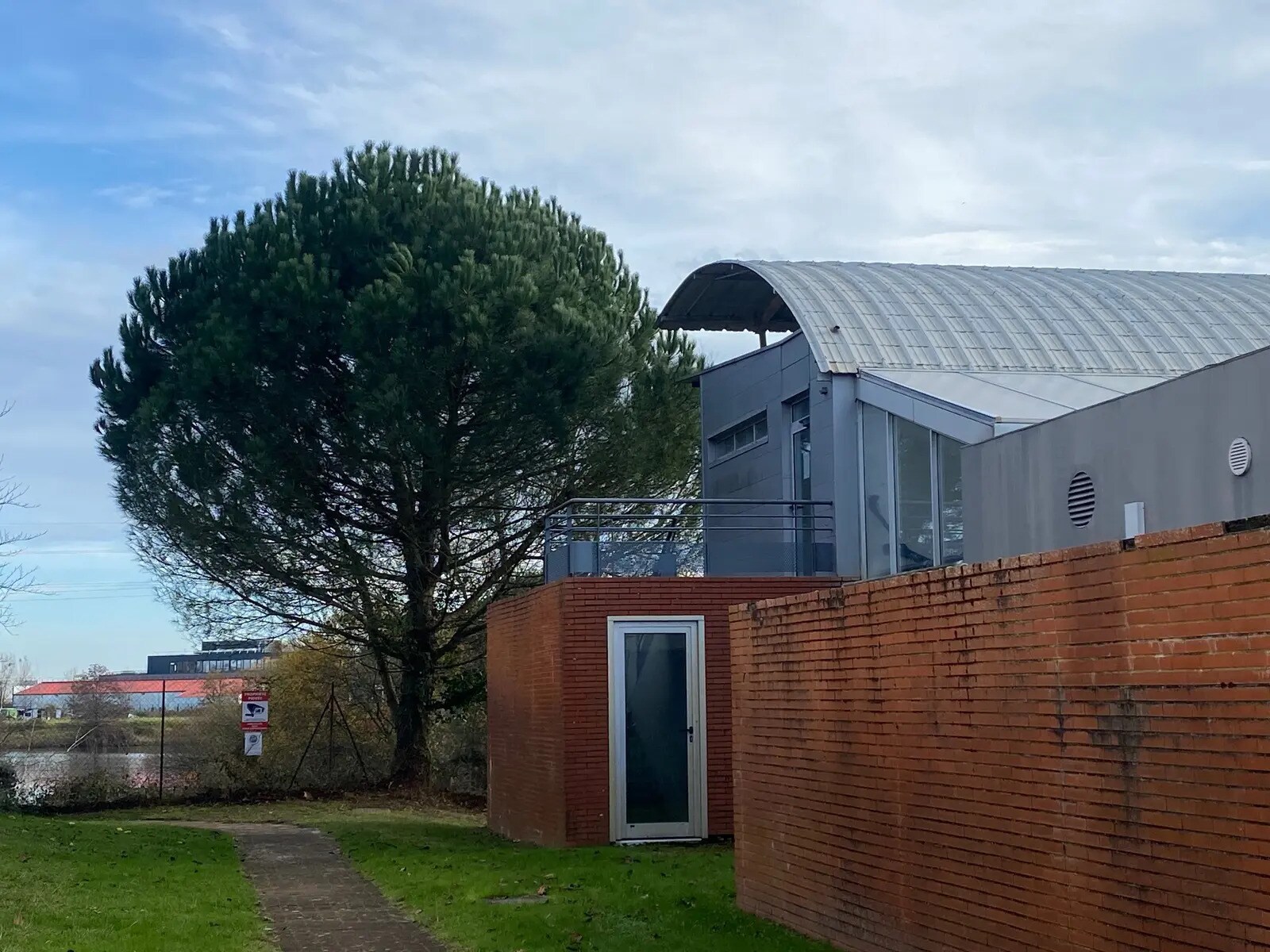 Office in Mérignac for sale Building Photo- Image 1 of 7