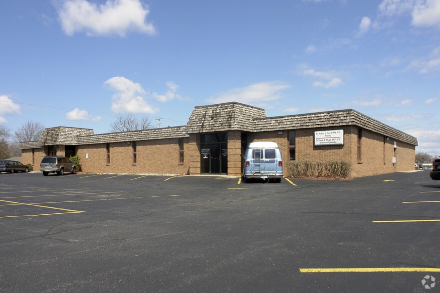 2050 Breton Rd SE, Grand Rapids, MI for lease - Building Photo - Image 2 of 3