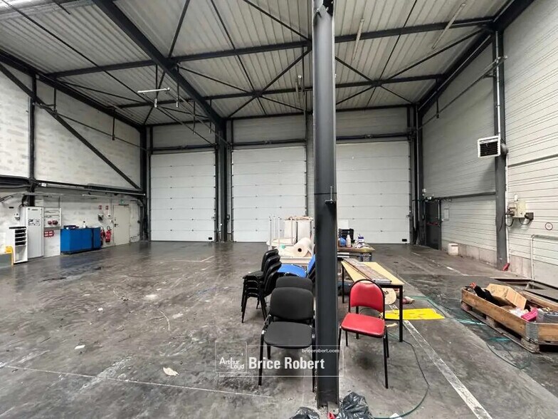 Flex in Janneyrias for sale - Interior Photo - Image 2 of 6